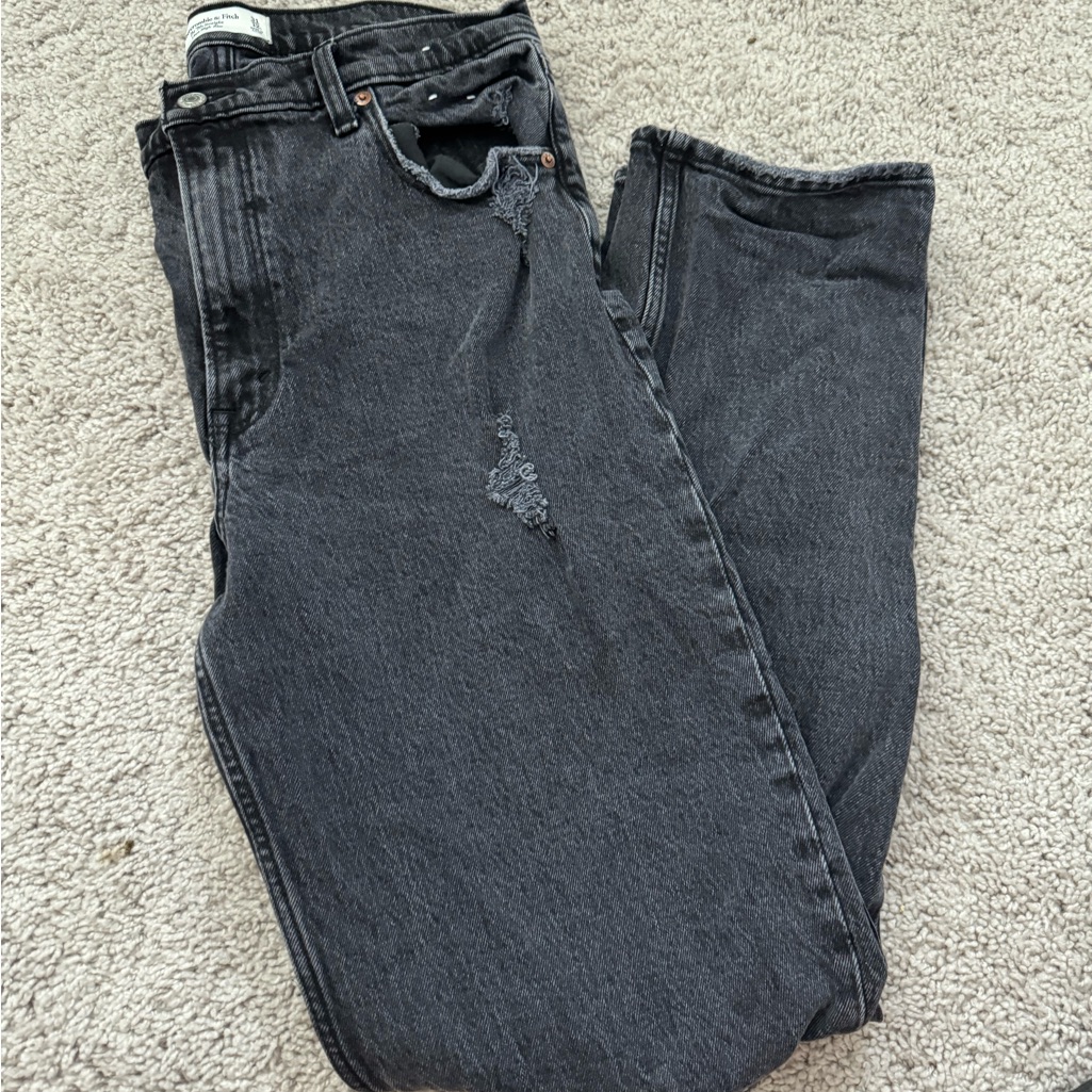 Abercrombie Women's Ultra High Rise Distressed 90s Straight Jean